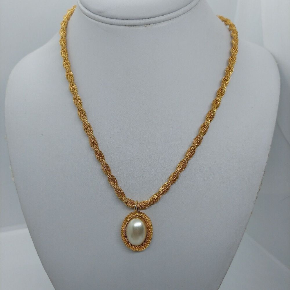 Vintage Casual Corner Gold Tone Necklace With Faux Pearl